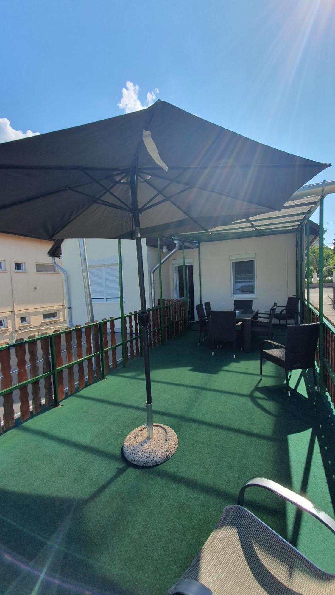 Berbe Apartman Balatonlelle Exterior photo